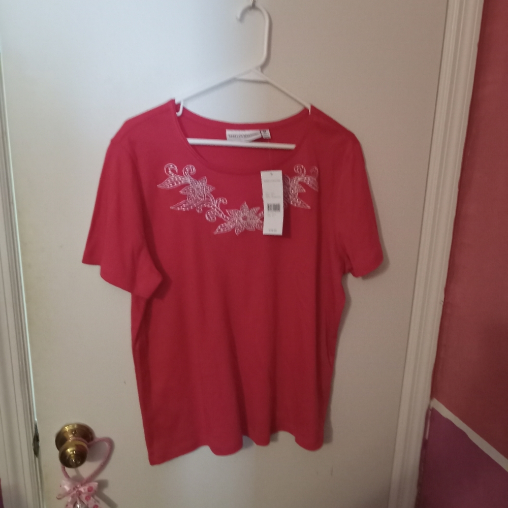NWT Women's Floral Beaded Neckline Tshirt
